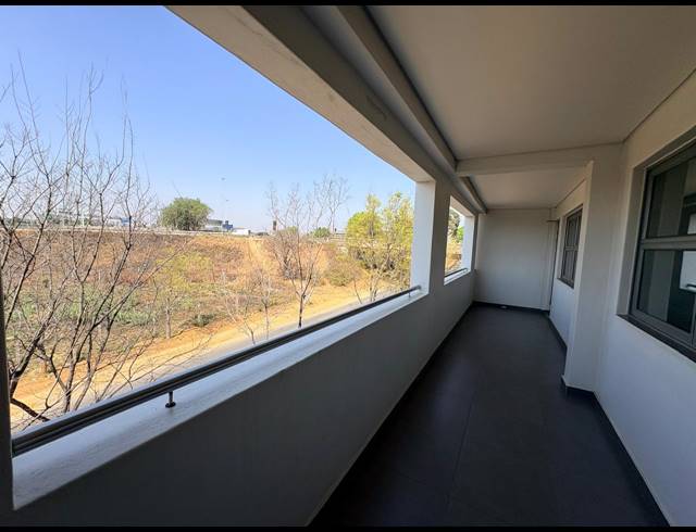 123M² OFFICE TO LET IN MIDRIDGE PARK